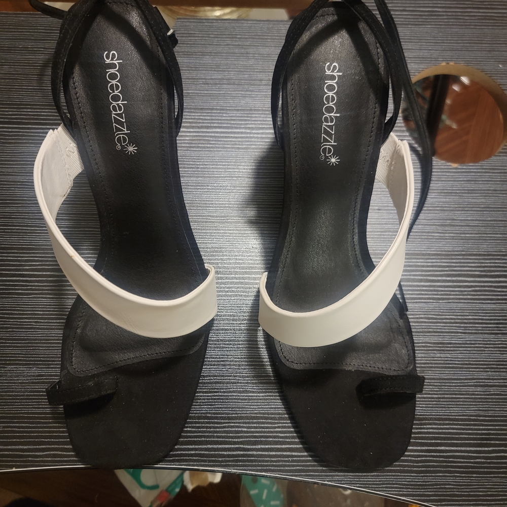 Shoe Dazzle Black and White Women's Sandals